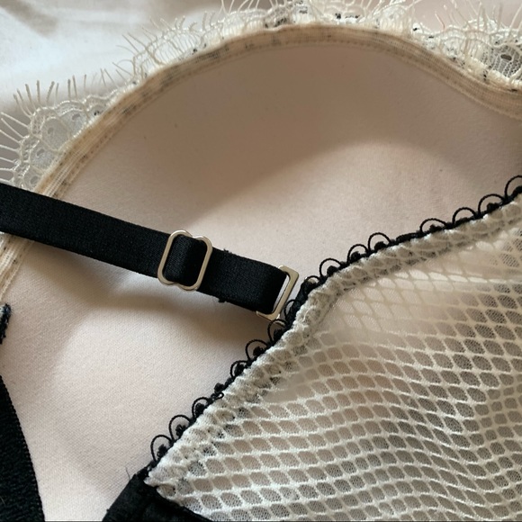 NWT Victoria’s Secret Bra top - size 32C - Picture 3 of 11